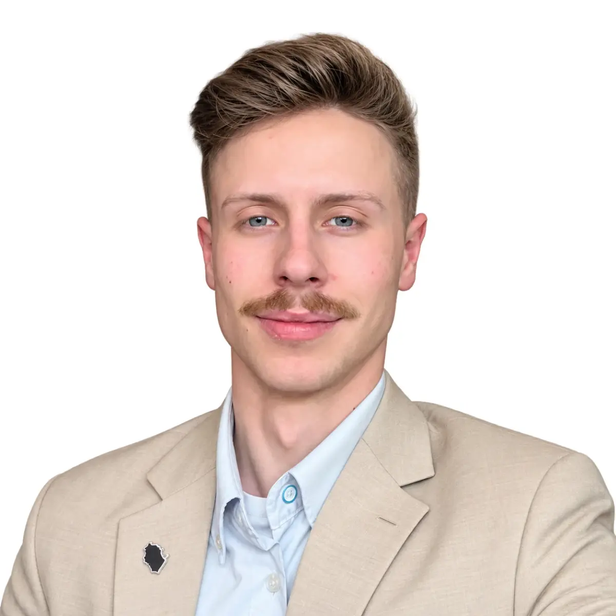 Headshot of Logen Doiel in a tan blazer with a Wisconsin lapel pin
